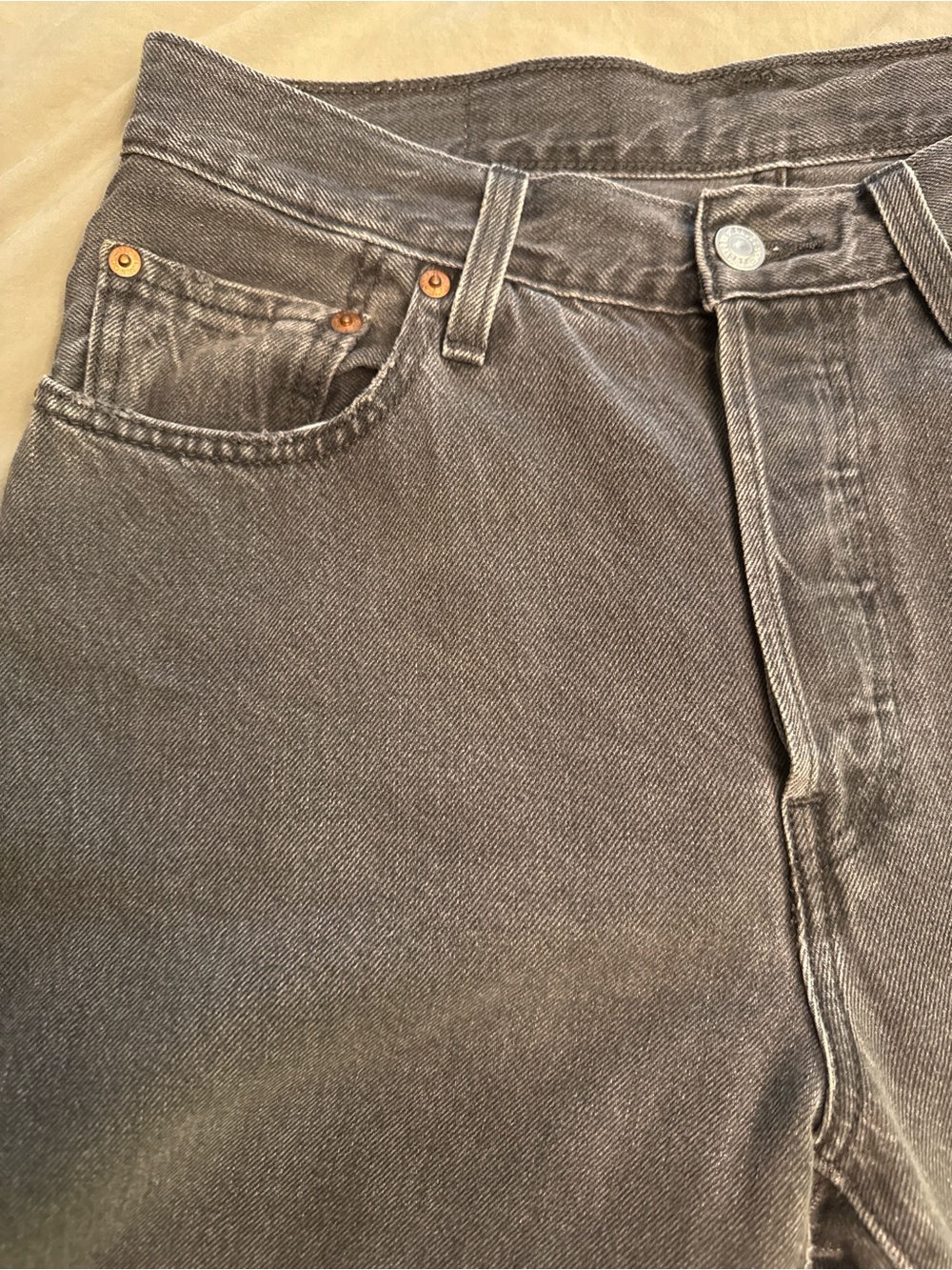 Levi's Women's Cropped Jeans in Faded Gray